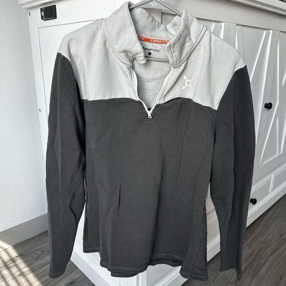Orangetheory Gray and White Pullover Size Large - Picture 1 of 2